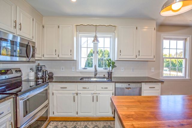 66 Farmbrook Lane, South Windsor, CT 06074