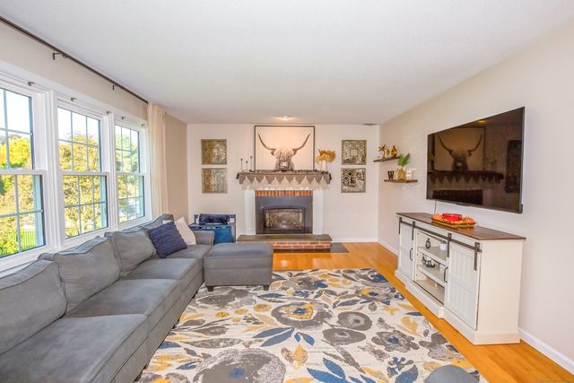 66 Farmbrook Lane, South Windsor, CT 06074