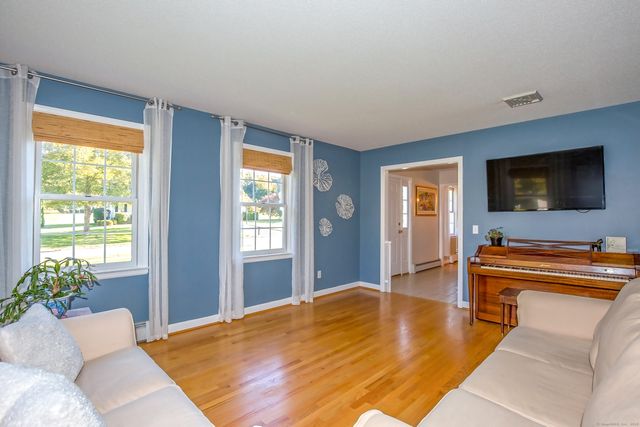 66 Farmbrook Lane, South Windsor, CT 06074