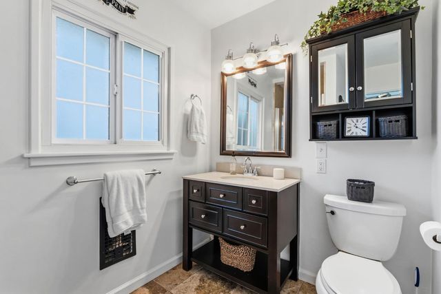 1423 20th Avenue, Kingsburg, CA 93631