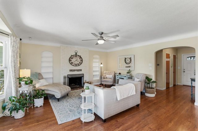 1423 20th Avenue, Kingsburg, CA 93631