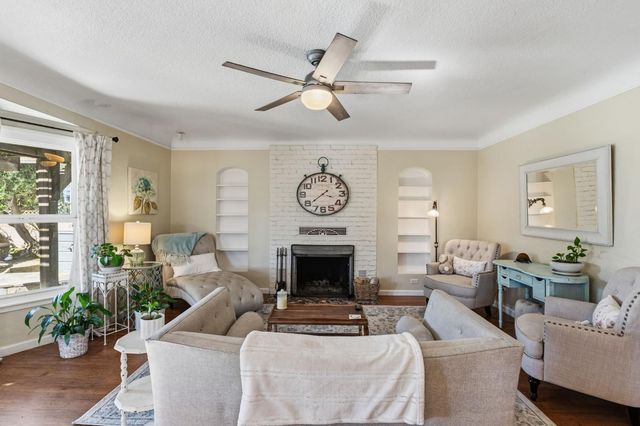 1423 20th Avenue, Kingsburg, CA 93631