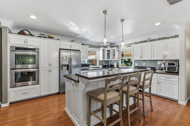 1423 20th Avenue, Kingsburg, CA 93631