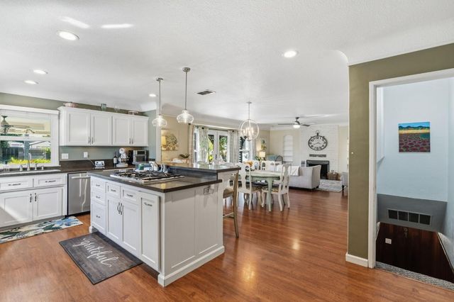 1423 20th Avenue, Kingsburg, CA 93631