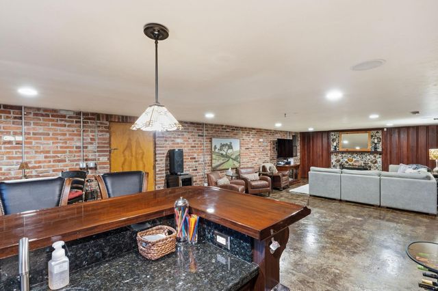 1423 20th Avenue, Kingsburg, CA 93631