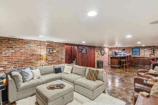 1423 20th Avenue, Kingsburg, CA 93631