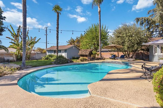 1423 20th Avenue, Kingsburg, CA 93631