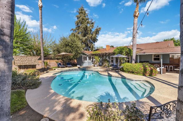 1423 20th Avenue, Kingsburg, CA 93631