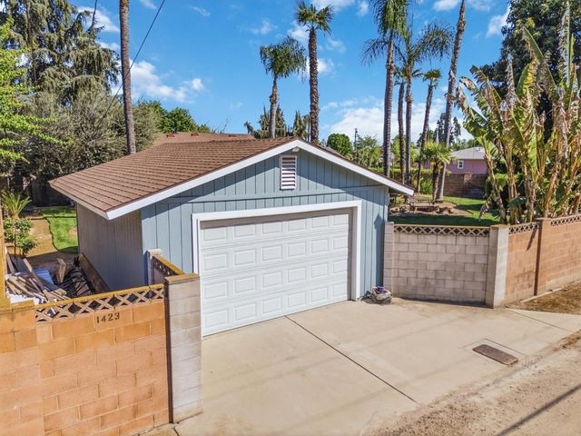 1423 20th Avenue, Kingsburg, CA 93631