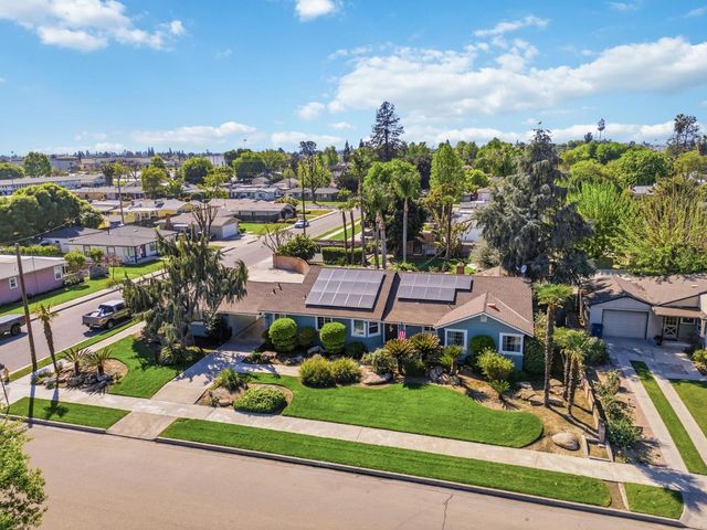 1423 20th Avenue, Kingsburg, CA 93631