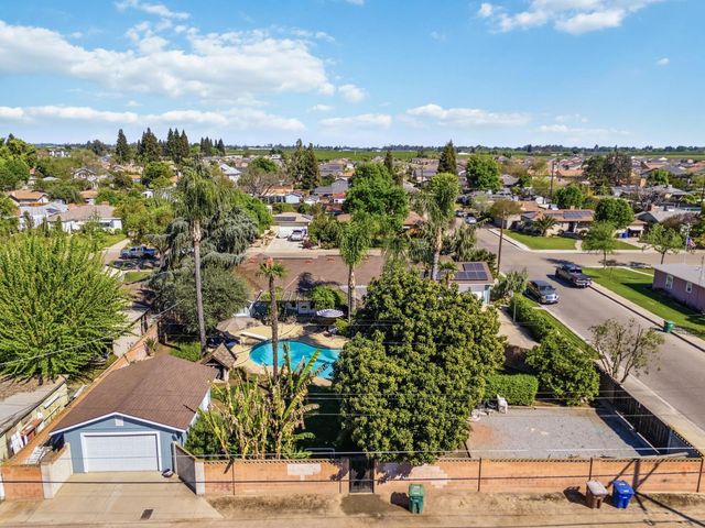 1423 20th Avenue, Kingsburg, CA 93631
