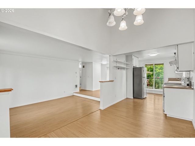 5545 Nw RIDGEMOOR Ct, Portland, OR 97229