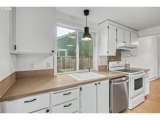 5545 Nw RIDGEMOOR Ct, Portland, OR 97229