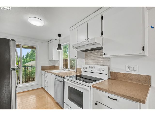 5545 Nw RIDGEMOOR Ct, Portland, OR 97229