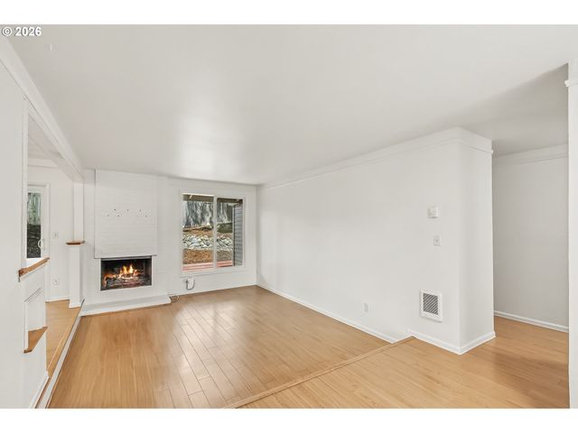 5545 Nw RIDGEMOOR Ct, Portland, OR 97229