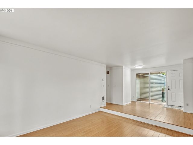5545 Nw RIDGEMOOR Ct, Portland, OR 97229