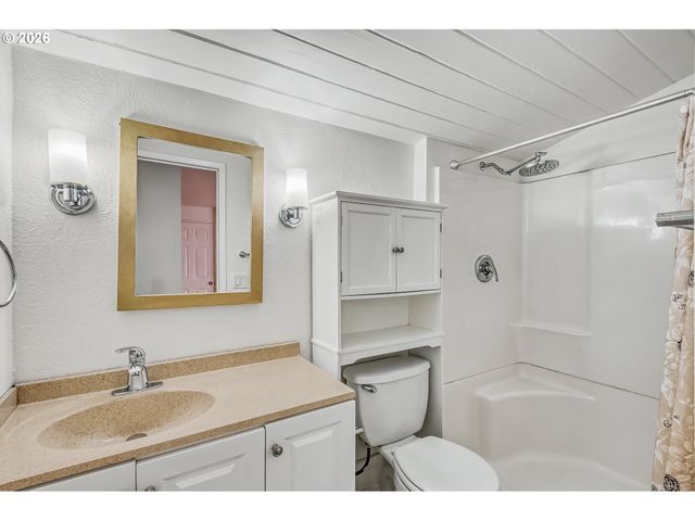 5545 Nw RIDGEMOOR Ct, Portland, OR 97229