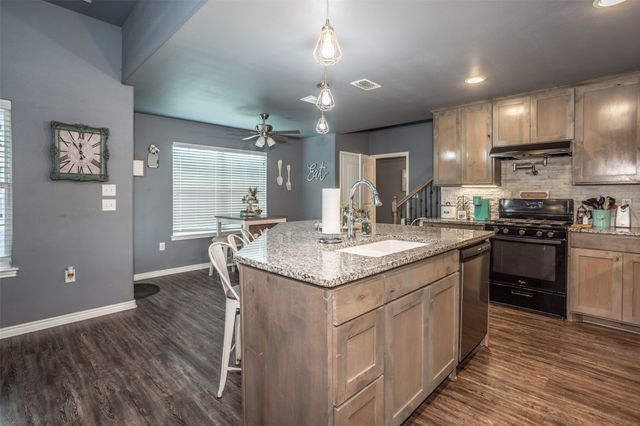 400 E Hinton Street, Tioga, TX 76271