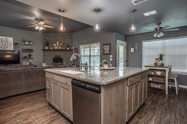 400 E Hinton Street, Tioga, TX 76271