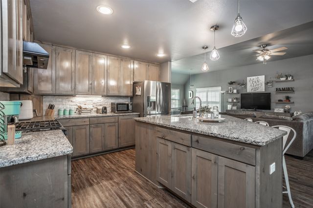 400 E Hinton Street, Tioga, TX 76271