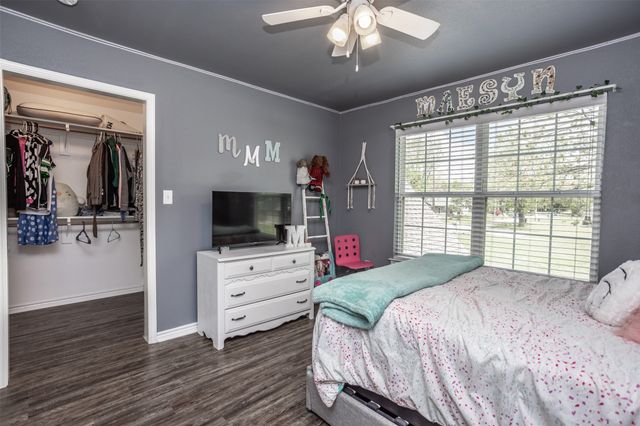 400 E Hinton Street, Tioga, TX 76271