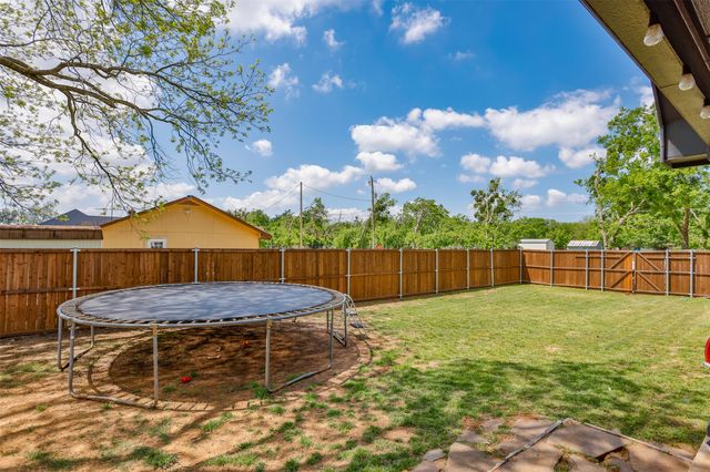 400 E Hinton Street, Tioga, TX 76271