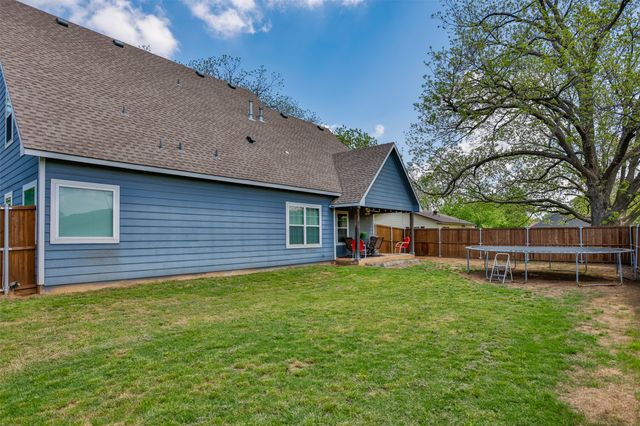 400 E Hinton Street, Tioga, TX 76271