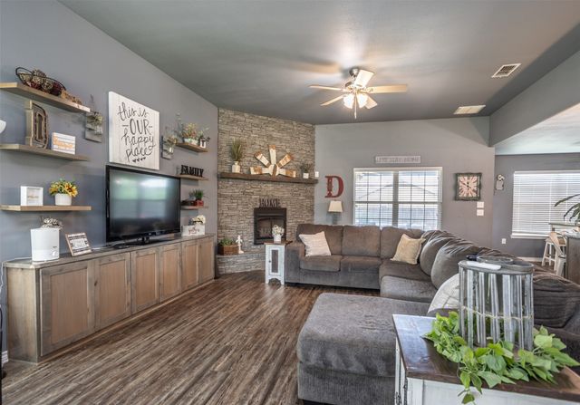 400 E Hinton Street, Tioga, TX 76271