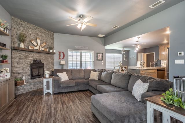 400 E Hinton Street, Tioga, TX 76271