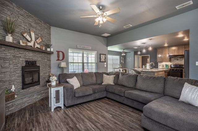 400 E Hinton Street, Tioga, TX 76271
