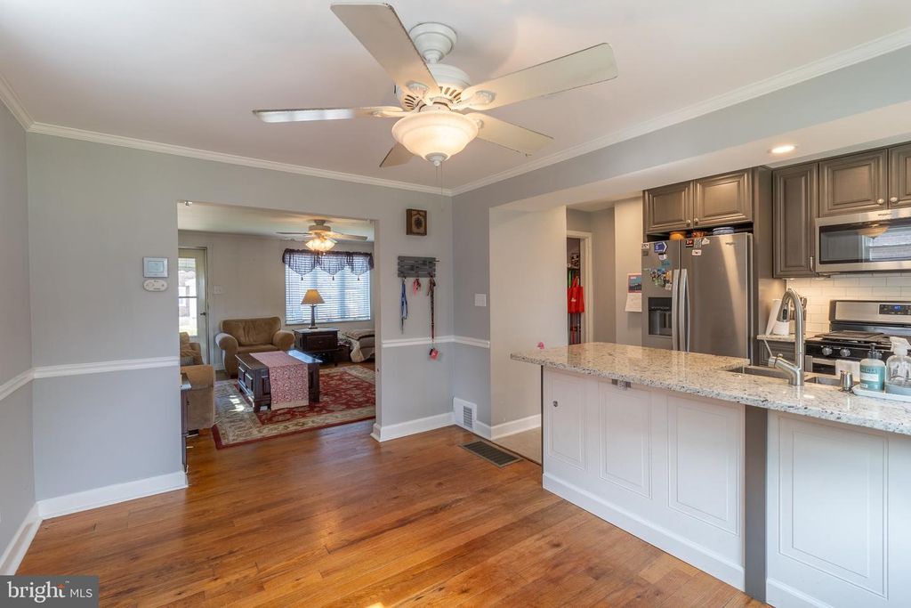526 JANSEN AVE, ESSINGTON, PA 19029 — photo 5