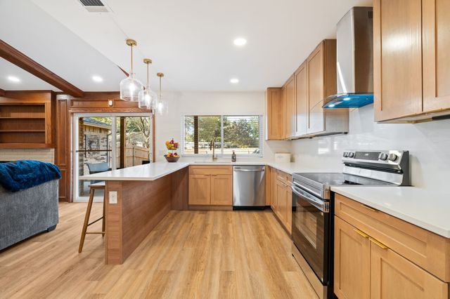 8629 Baumgarten Drive, Dallas, TX 75228