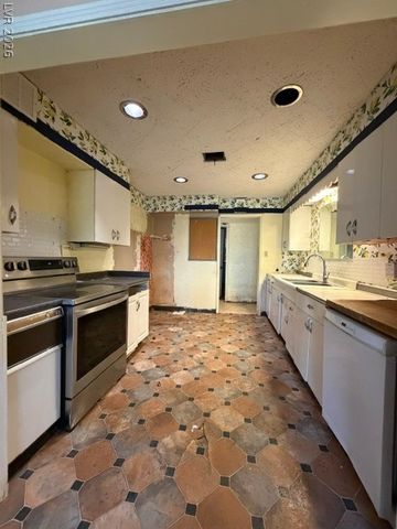 1929 Ballard Drive, Las Vegas, NV 89104