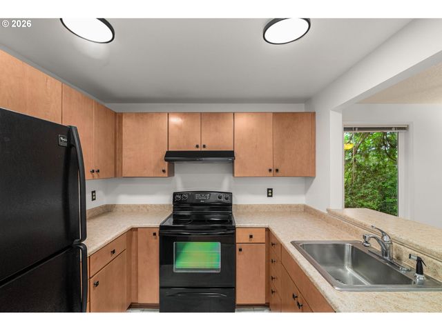 4880 Sw SCHOLLS FERRY Rd 32, Portland, OR 97225