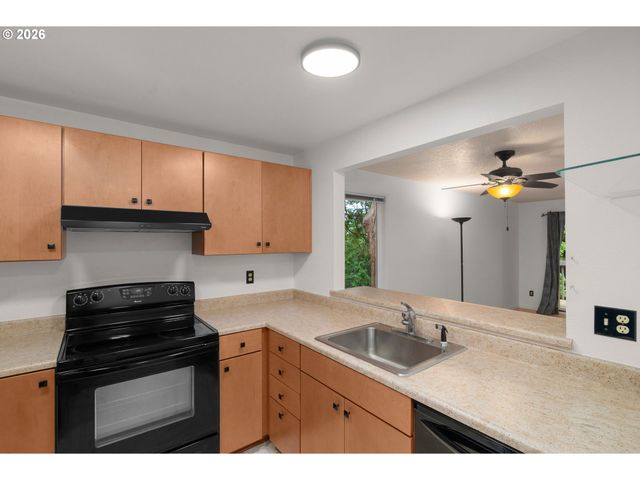 4880 Sw SCHOLLS FERRY Rd 32, Portland, OR 97225