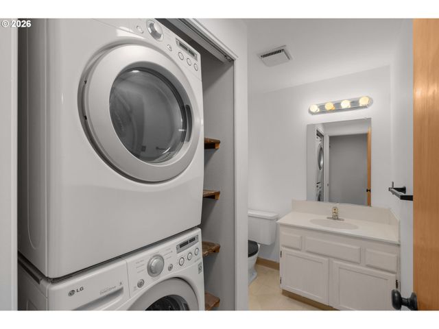 4880 Sw SCHOLLS FERRY Rd 32, Portland, OR 97225