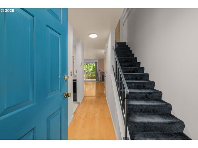 4880 Sw SCHOLLS FERRY Rd 32, Portland, OR 97225