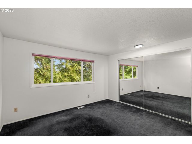 4880 Sw SCHOLLS FERRY Rd 32, Portland, OR 97225