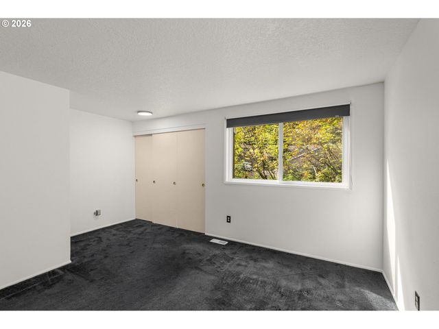 4880 Sw SCHOLLS FERRY Rd 32, Portland, OR 97225