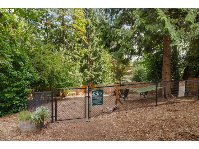 4880 Sw SCHOLLS FERRY Rd 32, Portland, OR 97225