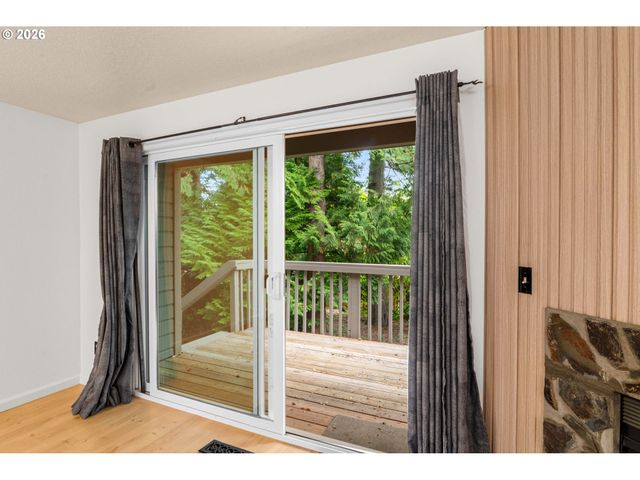 4880 Sw SCHOLLS FERRY Rd 32, Portland, OR 97225