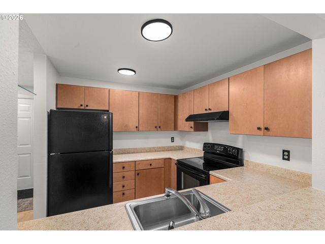 4880 Sw SCHOLLS FERRY Rd 32, Portland, OR 97225