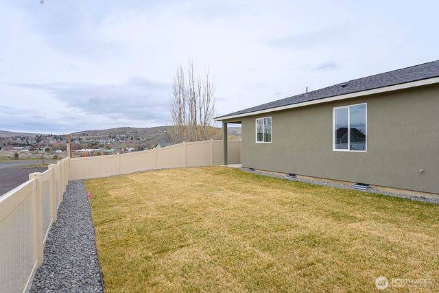 915 Ivy Street NE, Ephrata, WA 98823