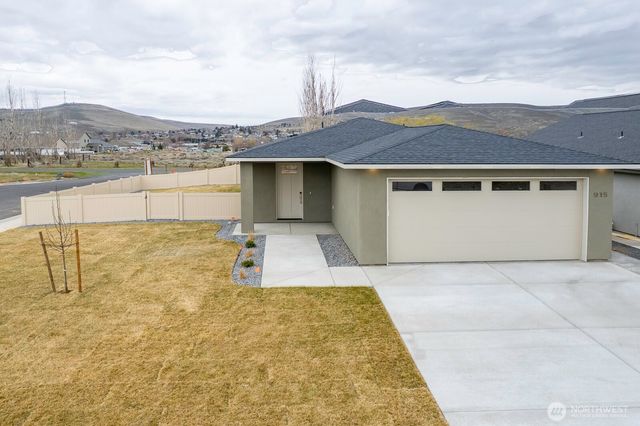 915 Ivy Street NE, Ephrata, WA 98823