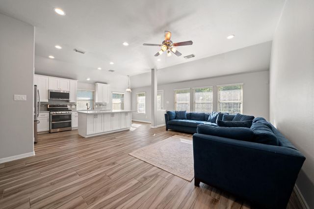 146 S Star Ridge Circle, The Woodlands, TX 77382