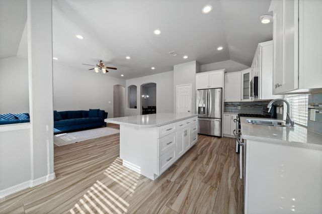 146 S Star Ridge Circle, The Woodlands, TX 77382