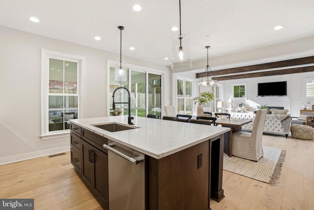 8802 RIDGE RD, Bethesda, MD 20817