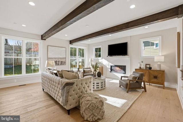 8802 RIDGE RD, Bethesda, MD 20817