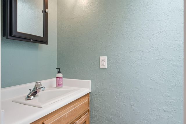14326 Oakwood Place NE, Albuquerque, NM 87123