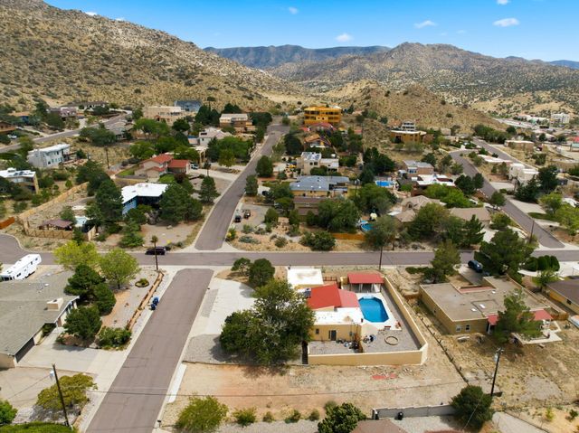 14326 Oakwood Place NE, Albuquerque, NM 87123
